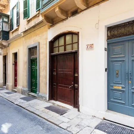 Townhouse With Dreamy Terrace
